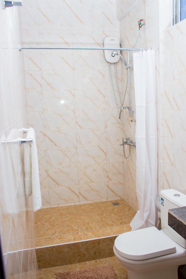 Van Der Salle - Flovan Plaza Haatso Экстерьер фото